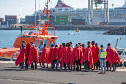 M&aacute;s de 300 migrantes han llegado de forma irregular este fin de semana a Canarias y Baleares