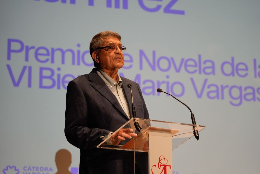 M&aacute;s de 300 personas piden a la RAE que "reconsidere" la candidatura de Sergio Ram&iacute;rez por su pasado pol&iacute;tico sandinista