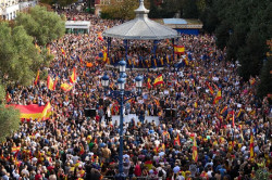 Mas de 30.000 personas llenan las calles de Santander contra la amnistía al grito `Sánchez dimite` y piden elecciones