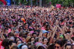 M&aacute;s de 32.000 mujeres inundan de rosa el centro de Madrid contra el c&aacute;ncer de mama en la XIX Carrera de la Mujer