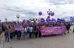 Más de 4.000 feministas salen a la calle en Santander para reivindicar la igualdad real