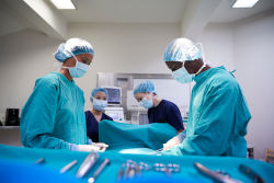 Mascarada con mascarilla, por el Dr. Alfonso Campuzano