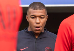 Mbapp&eacute; sufre un fuerte esguince de tobillo y ser&aacute; reexaminado en tres d&iacute;as
