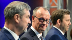 Mientras en España PP y PSOE se dan de hostias con el aplauso de comunistas e independentistas en Alemania Conservadores y socialdemócratas pactan la `gran coalición`