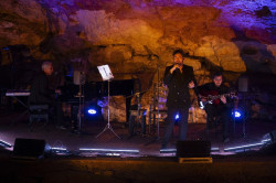 Miguel Poveda inaugura el ciclo musical `Los conciertos de El Soplao` ante 300 espectadores