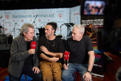 Miguel R&iacute;os: "Ahora habr&iacute;a que decir `No a la Guerra`, pero sin que nos pisen las dignidades"