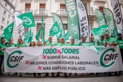 Miles de funcionarios protestan contra la "inactividad total y absoluta" del Gobierno en las negociaciones de Muface