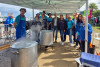 Miles de personas asisten al reparto de `sorropot&uacute;n` por las fiestas de La Barquera y El Mozuco