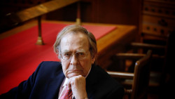 Moción de censura con  TAMAMES  Por Juan Goti Ordeñana  Catedrático jubilado de la Universidad de Valladolid