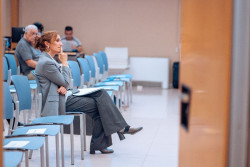 Mónica García asume que "ninguna comunidad" va a "saltarse la ley" con los residentes de último año durante este verano