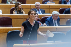 M&oacute;nica Garc&iacute;a defiende su labor en el Ministerio al impulsar leyes como la del tabaco, alcohol y menores o la Ley ELA