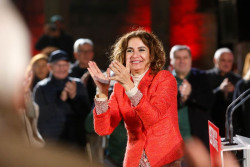 Montero enrabietada y la voz de su amo responde a Page que ya no lleva la camiseta del PSOE sanchista 