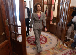 Montero pone "la mano en el fuego" por su jefe de gabinete