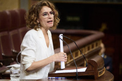 Montero reitera que pone la mano en el fuego por su jefe de gabinete y se volver&aacute; a quemar como con Abalos