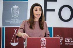 Montero ve "perversos" los anuncios que invitan a rezar frente a las cl&iacute;nicas de aborto": "Est&aacute;n acosando"