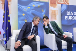 Moreno firma el aval para la precandidatura de Feij&oacute;o como l&iacute;der del PP: "Alberto cumple la palabra dada"