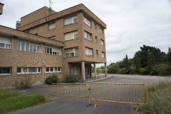 Movellán asegura que el centro de mayores de Parayas "avanza por el buen camino"