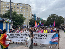 Multitudinaria manifestación del Orgullo LGTBIQ+ en Santander para exigir "ni un paso atrás" en derechos del colectivo