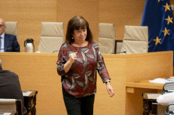 Narbona una politica socialista que llega a Santander de vacaciones todos los años  y de paso a criticar al PP  