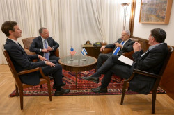 Netanyahu se re&uacute;ne con los dos enviados de Trump antes del comienzo de la reuni&oacute;n para aprobar el plan de Gaza