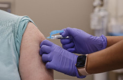 Neumólogos piden a la población vacunarse y adoptar medidas preventivas contra la gripe y el Covid-19