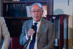 Nicol&aacute;s Redondo lamenta que "el Gobierno se deje secuestrar por un pr&oacute;fugo" y augura una legislatura "bochornosa"