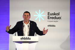 Otegi aboga por que S&aacute;nchez agote la legislatura, porque le va muy bien con el
