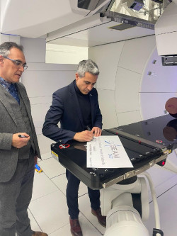 Pablo Zuloaga afirma que el Hospital Virtual Valdecilla será pionero en formación de profesionales en protonterapia