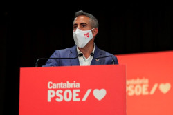 Pablo Zuloaga revalida su liderazgo en el PSOE c&aacute;ntabro