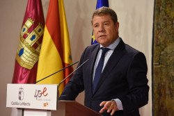 Page dice que ser&iacute;a un "milagro" si se llega a un acuerdo en inmigraci&oacute;n "en 10 minutos" que le dejan hablar