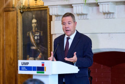 Page ve justa la quita, pide bajar el ruido del debate y recuerda que Espa&ntilde;a ya absorbi&oacute; en el pasado la deuda bancaria