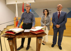 Pascual completa un equipo con el que espera recuperar "el Gobierno de la sanidad" mediante la eficiencia