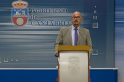 Pascual ve el plan antitabaco una "maniobra de distracción" y pide hablar de "temas serios"