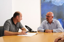 Pascual y el alcalde de Voto abordan las necesidades del consultorio médico