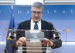 Patxi L&oacute;pez, "harto" de los bulos: "Nadie pone una prueba encima de la mesa"