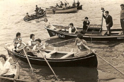 Pedreña acoge la I Regata Popular de Barquías en homenaje a las mariscadoras