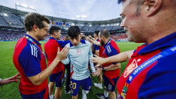 Pedri dice adi&oacute;s a la EURO con un esguince de rodilla