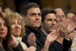 Pedro Sánchez enfrenta al socialismo cántabro