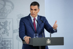 Pedro S&aacute;nchez va a Zarzuela comunicar su decisi&oacute;n al Rey y despu&eacute;s a las 11 y en directo y no por Twiter lo comunica a los espa&ntilde;oles 