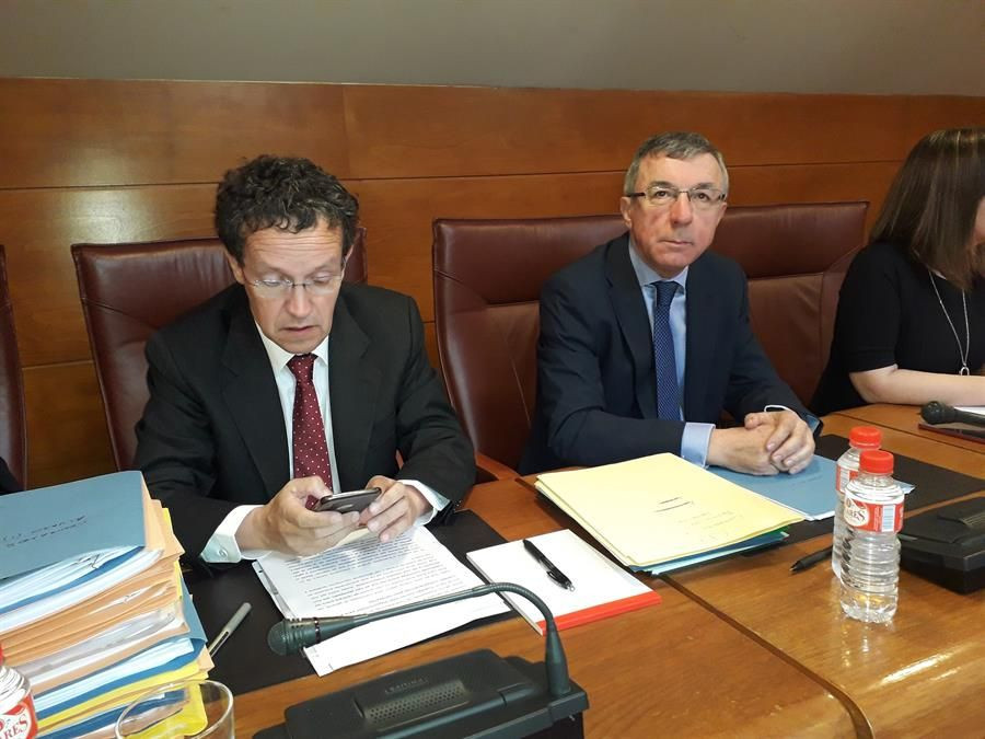 Pérez Gil, gerente del SCS, asegura que todo es legal y las ilegalidades" están en el contrato de Valdecilla