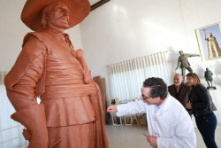 P&eacute;rez-Reverte asistir&aacute; a la inauguraci&oacute;n del monumento al Capit&aacute;n Alatriste
