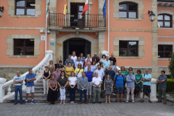 Piélagos guarda un minuto de silencio por el trabajador fallecido en las obras de La Pasiega