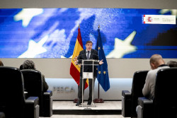 Planas anuncia cr&eacute;ditos ICO por valor de 700 millones y medidas fiscales para el campo