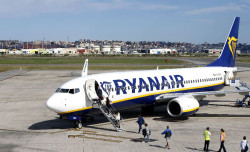 Podemos exige revisar los contratos publicitarios con Ryanair ampliados en junio ante el recorte de vuelos