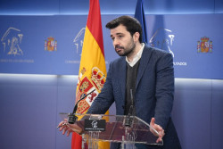 Podemos se desmarca de Sumar y no piensa "huir" de `X` por saludos nazis de un "soci&oacute;pata" como Musk
