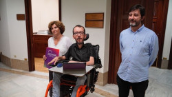 Podemos y Sanchez enfrentados en el gobierno y el PSOE de la calle estupefacto de un gobierno peleado 