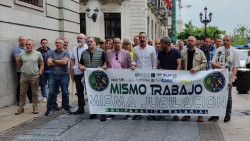 Policías nacionales y guardias civiles se concentran en Santander para exigir una jubilación "digna" y mejores salarios