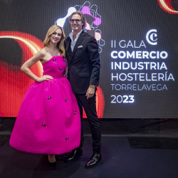 Poty, Pasi&oacute;n Vega y Silvia Jato participan en la Gala del Comercio de Torrelavega