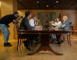 PSOE coincide con su socio los comunistas de Sumar  en seguir en las "poltronas" hasta 2027