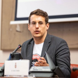 Pueyo (CHA) reclama a la ministra Alegr&iacute;a que el aragon&eacute;s y el asturiano puedan ense&ntilde;arse en las Escuelas de Idiomas